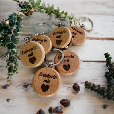 Schlüsselanhänger Erzieher mit Herz Geschenk Kitaabschied Weihnachten Kita Holz